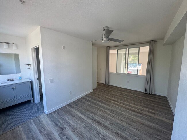 Building Photo - Beautiful 2Br/2Ba Townhome In Little Italy With Views Of The Bay! Call to schedule a showing at 7...