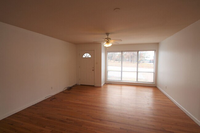 Foto del edificio - AVAILABLE NOW! 3 Bed 2 Bath Home Near UT T...
