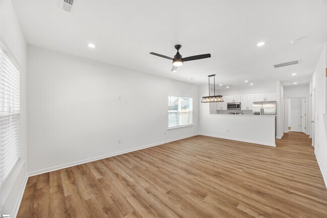 Foto del edificio - 13 Jamison St