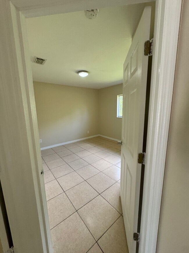 Building Photo - 4538 Golfview Blvd