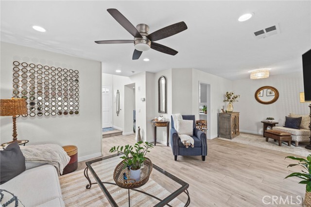 Foto del edificio - 7643 Haven Ave