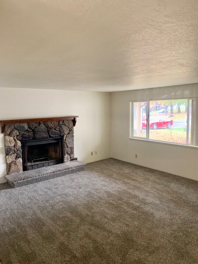 Building Photo - 2807 Applewood Ln