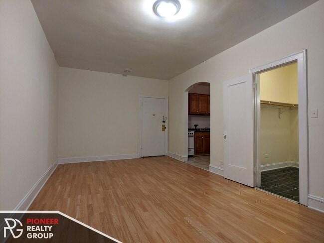 Building Photo - 4857 N Damen Ave