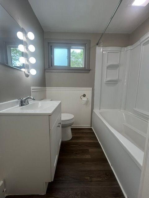 Foto del edificio - 512 Cayuga Rd