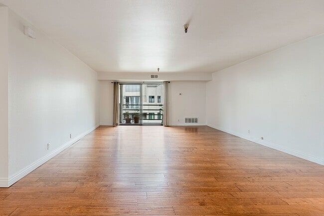 Foto del edificio - Modern Condo with over 1300 Square Feet wi...