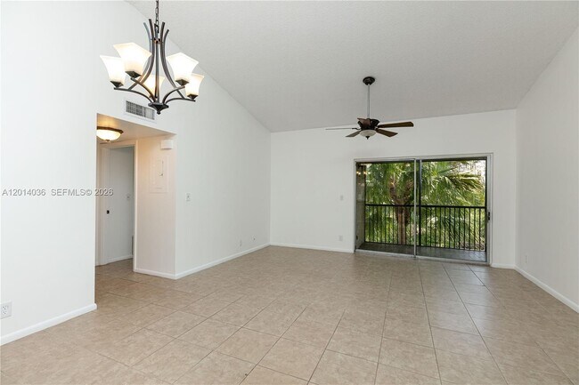 Foto del edificio - 717 Gardens Dr