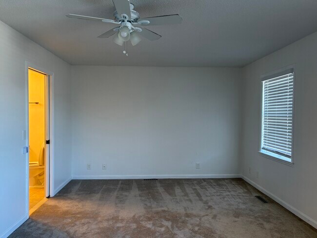 Foto del edificio - 1410 Skyline Dr