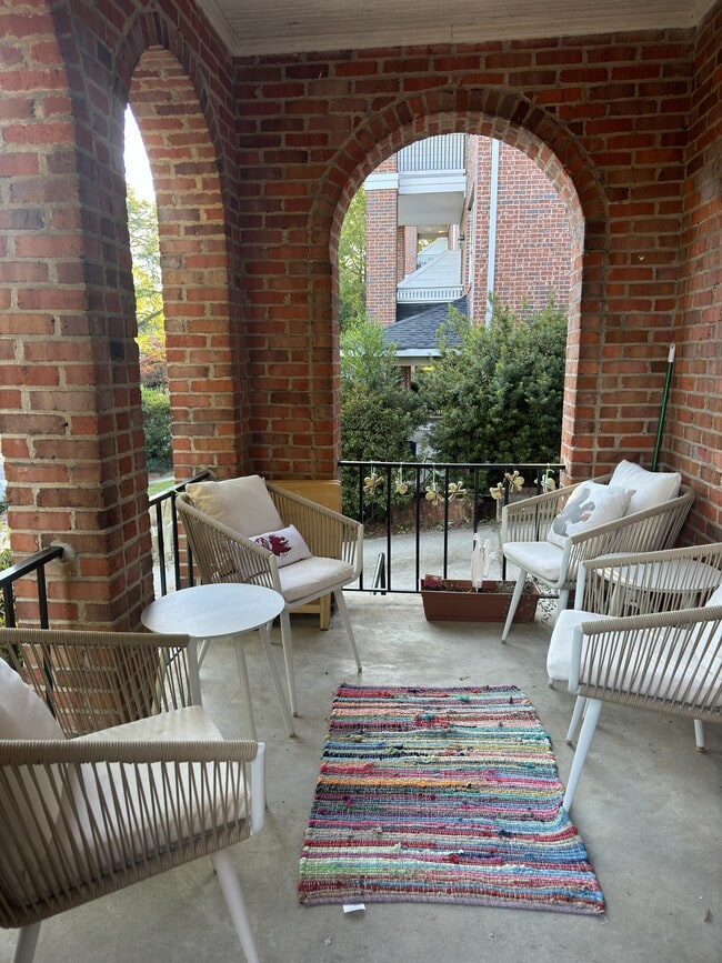 The Dixie - The Dixie Apartment
