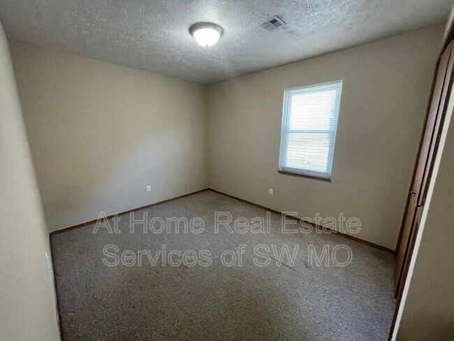 Foto del edificio - 1306 E McDaniel St