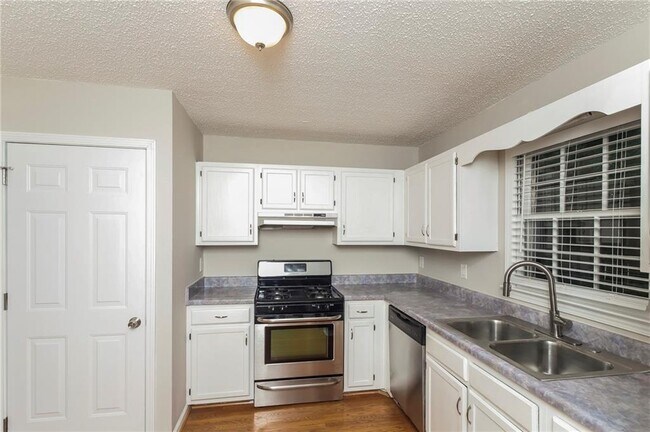 Building Photo - 503 Stratford Dr