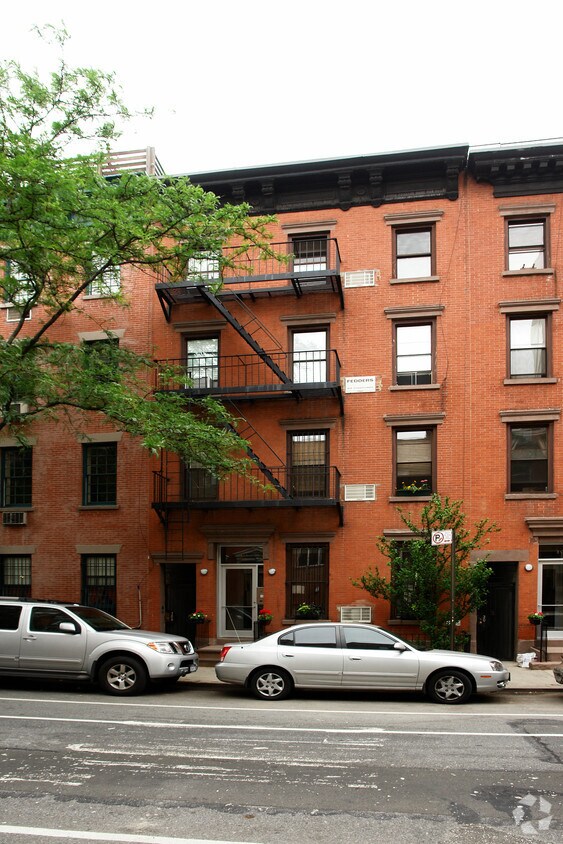 Foto del edificio - 307-309 W 20th St