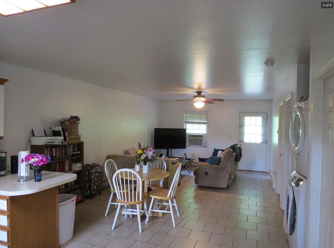 Foto del edificio - 323 Parker Farm Rd