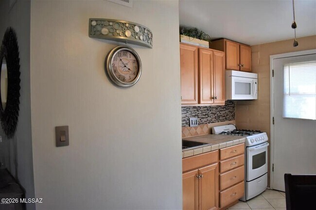 Building Photo - 322 South La Cañada Drive
