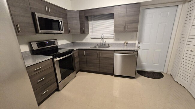 Building Photo - 1231 SW 61st Terrace