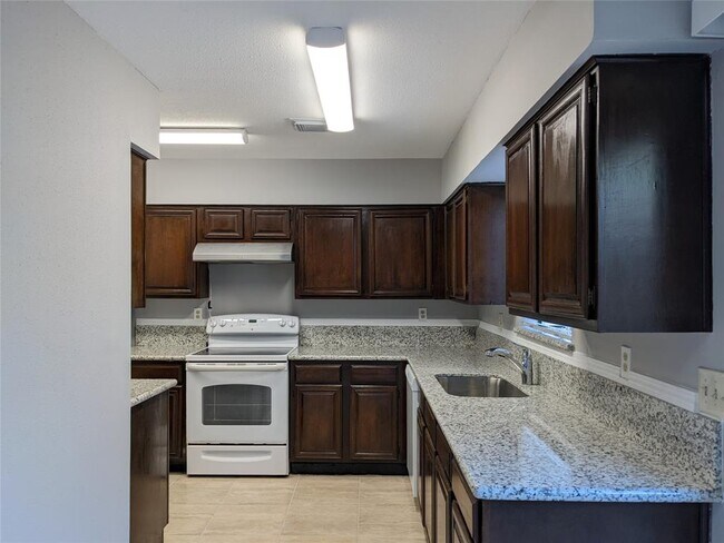 Foto del edificio - 9901 Sharpcrest St