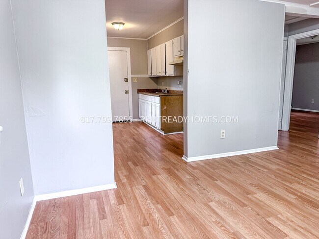 Foto del edificio - 1341 Woodward Rd