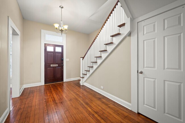 Foto del edificio - Charming 4 Bedroom 3 Bathroom Historical H...