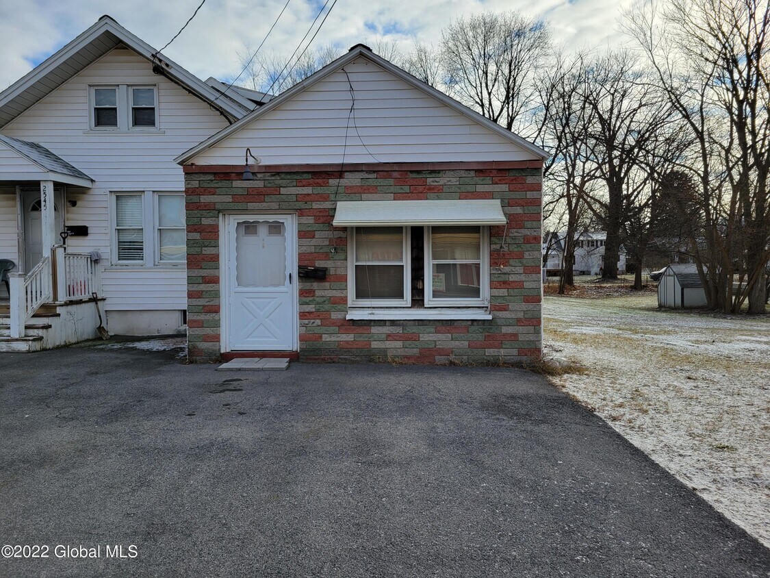 Primary Photo - 2545 Hamburg St