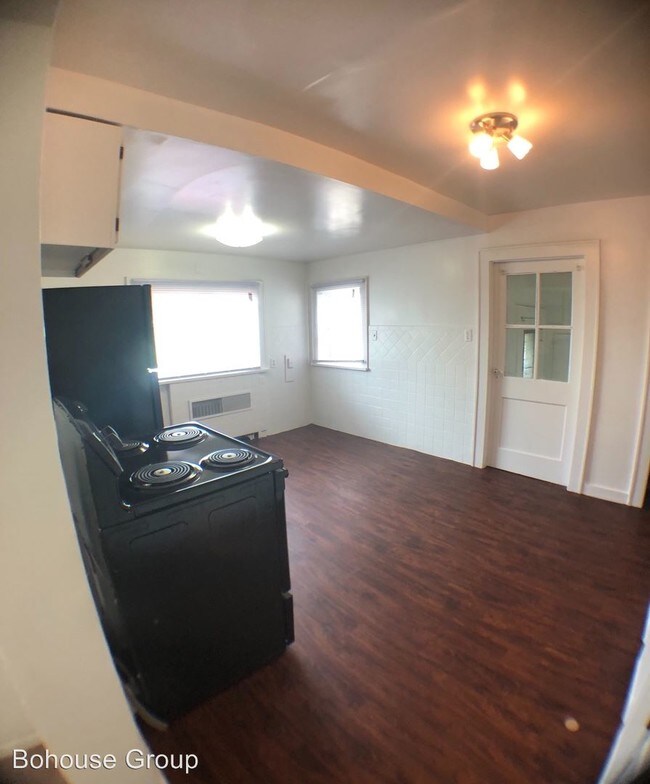 Building Photo - 3018 McArthur Dr