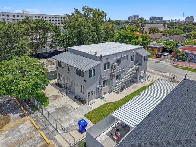 Building Photo - 600 NW 25th Ct