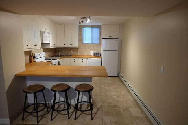 Cuisine - 1908 26 Av SW
