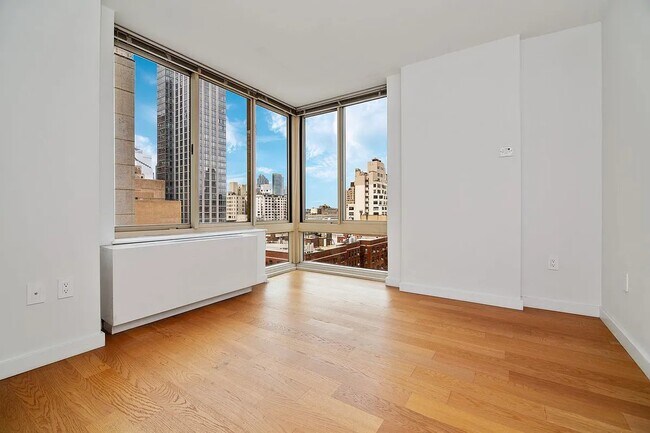 Building Photo - 260 W 54th St