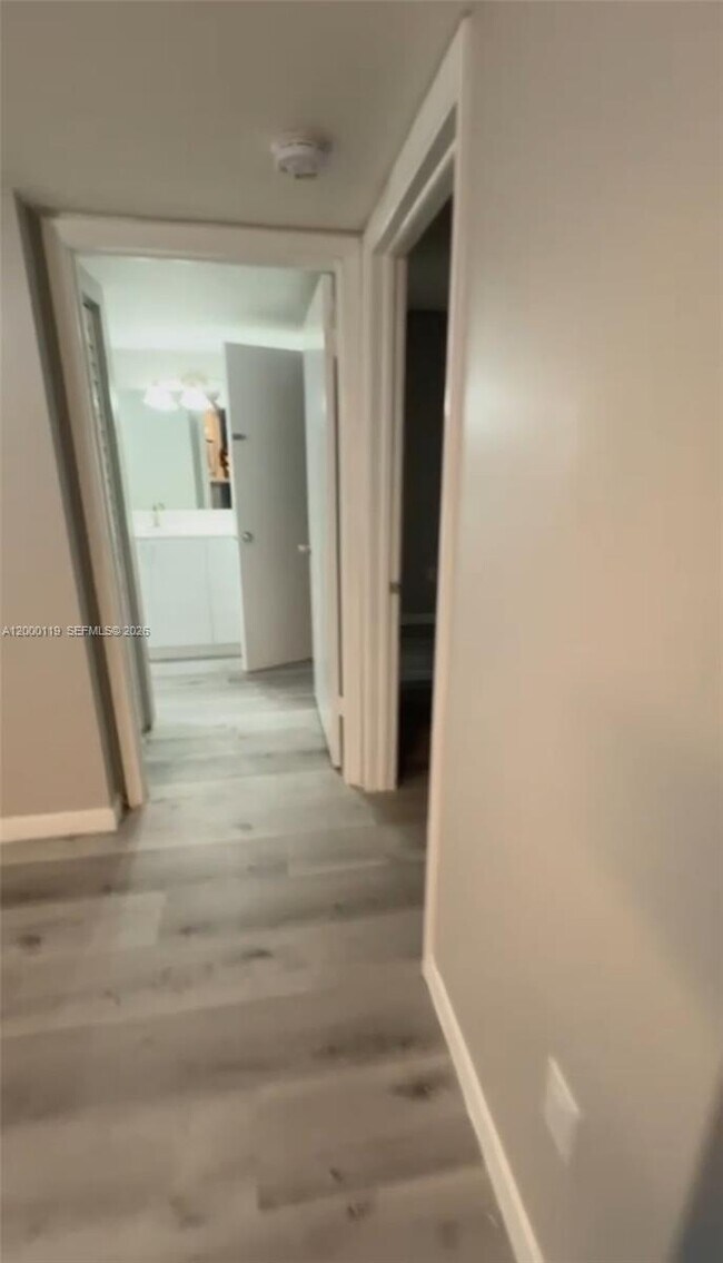 Foto del edificio - 7100 NW 179th St