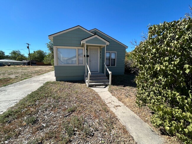 Building Photo - 3 Bedroom 1 Bath Large House with Garage & Many Amenities