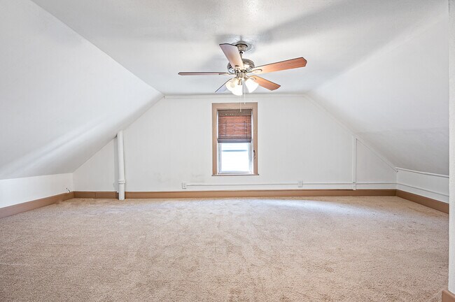 Building Photo - 7 Thenius St