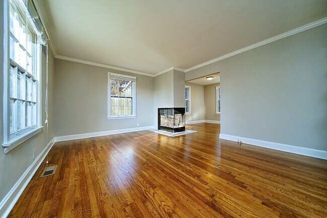 Building Photo - 314 Chesterfield Ave