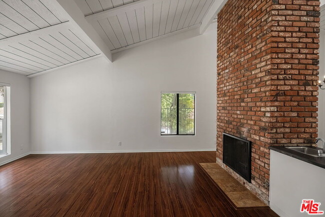 Building Photo - 2952 Bottlebrush Dr