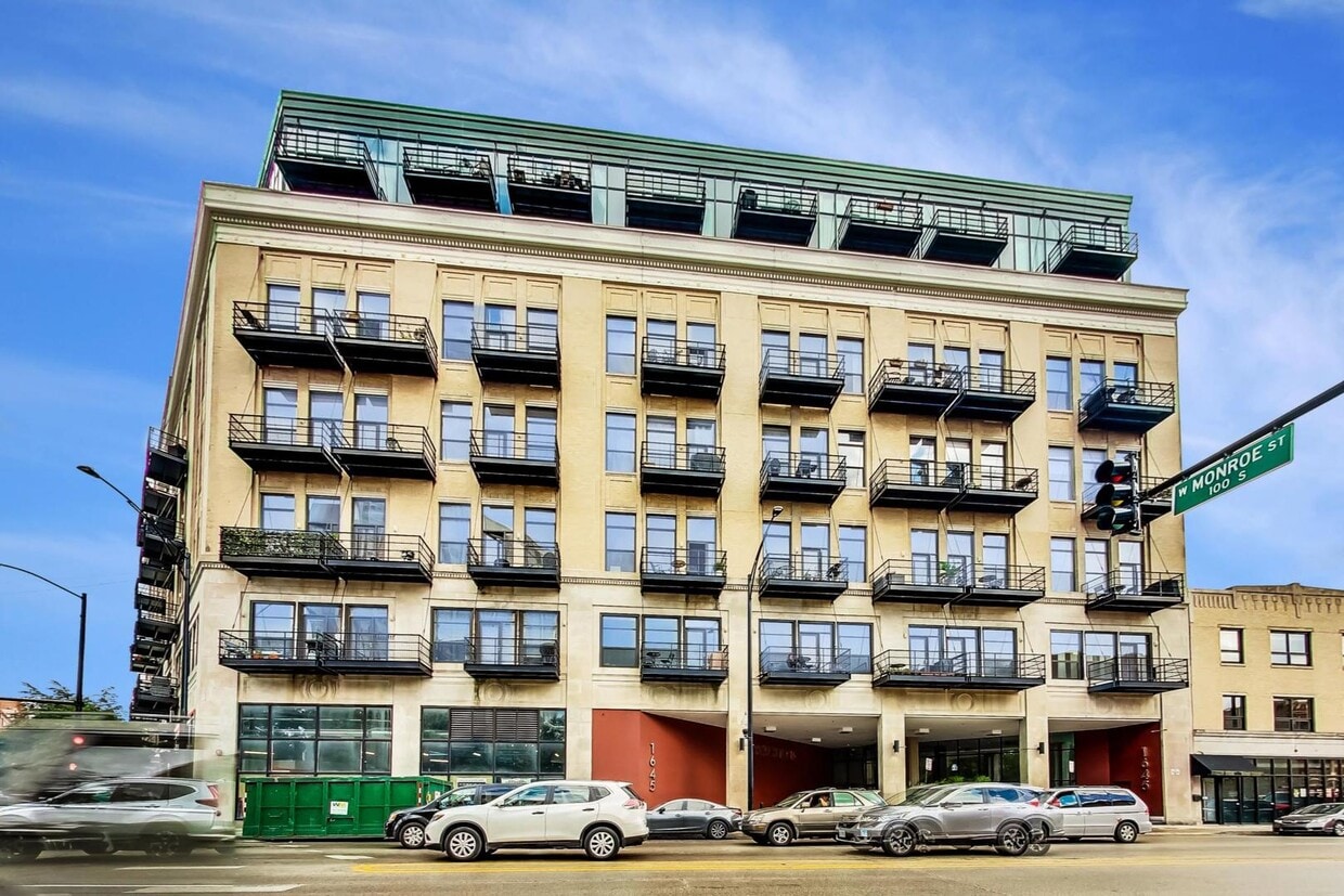 Primary Photo - 1645 W Ogden Ave