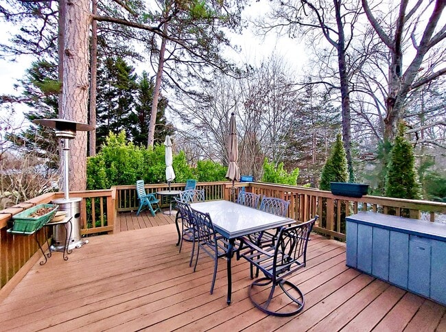 Foto del edificio - Furnished 3-Bedroom Home Near Darden - UVA