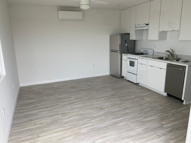 Building Photo - 3636 Ethan Allen Ave