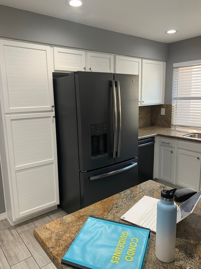 Kitchen - 154 W 5th St