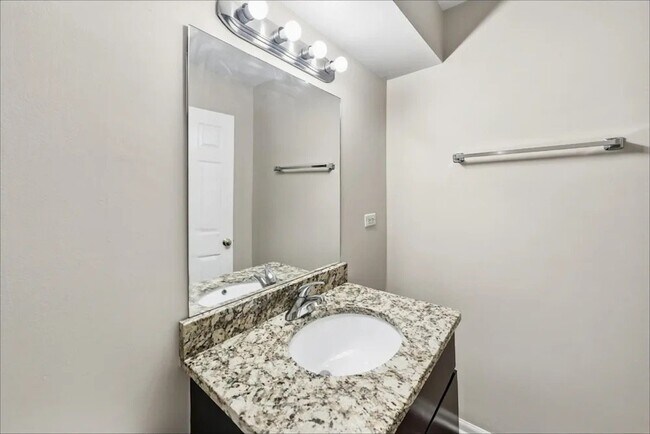 Building Photo - 8305 Londonderry Ln