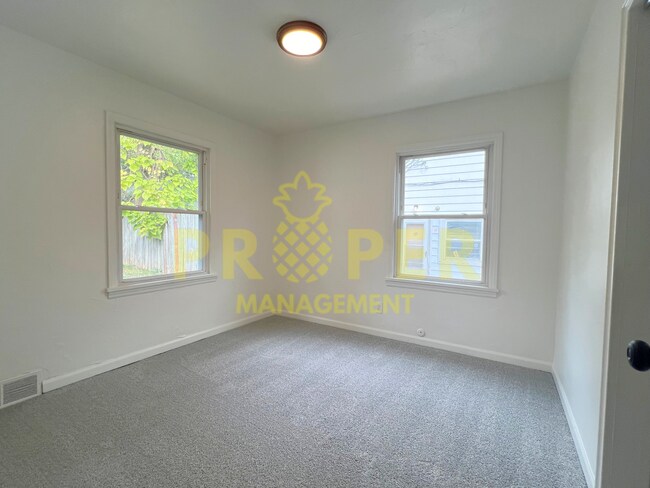 Foto del edificio - 3 bedrooms 1 bathroom house