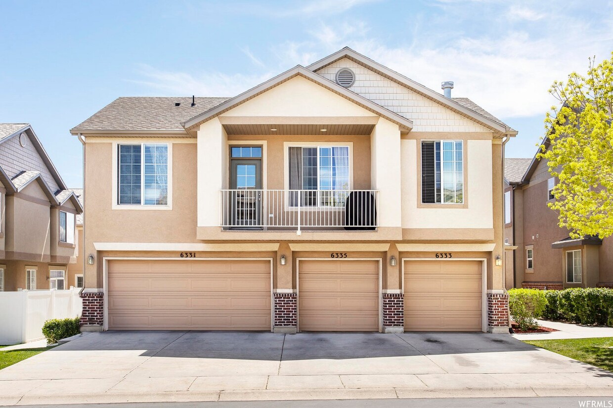 Primary Photo - "Charming 2-Bed, 2-Bath Townhouse on Trave...