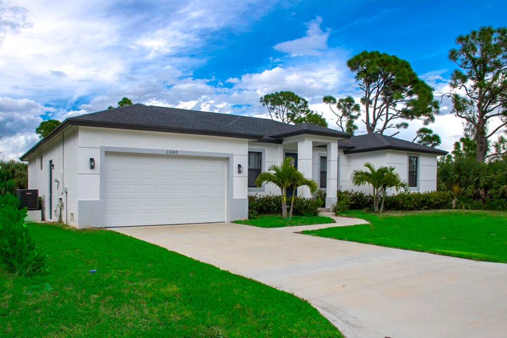Primary Photo - 15245 Brainbridge Cir