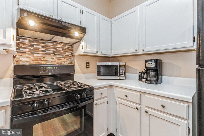 Building Photo - 14303 Grape Holly Grove