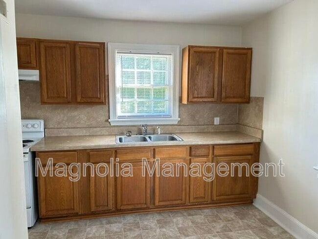 Building Photo - 1230 Dabney Dr
