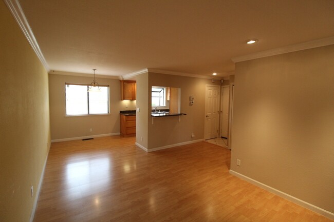 Foto del edificio - Concord Beautiful 1 bedroom 1 bath condo u...