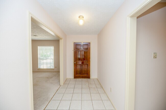 Building Photo - 13211 Rosstown Dr