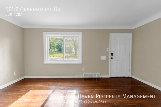 Foto del edificio - 5037 Greenhurst Dr