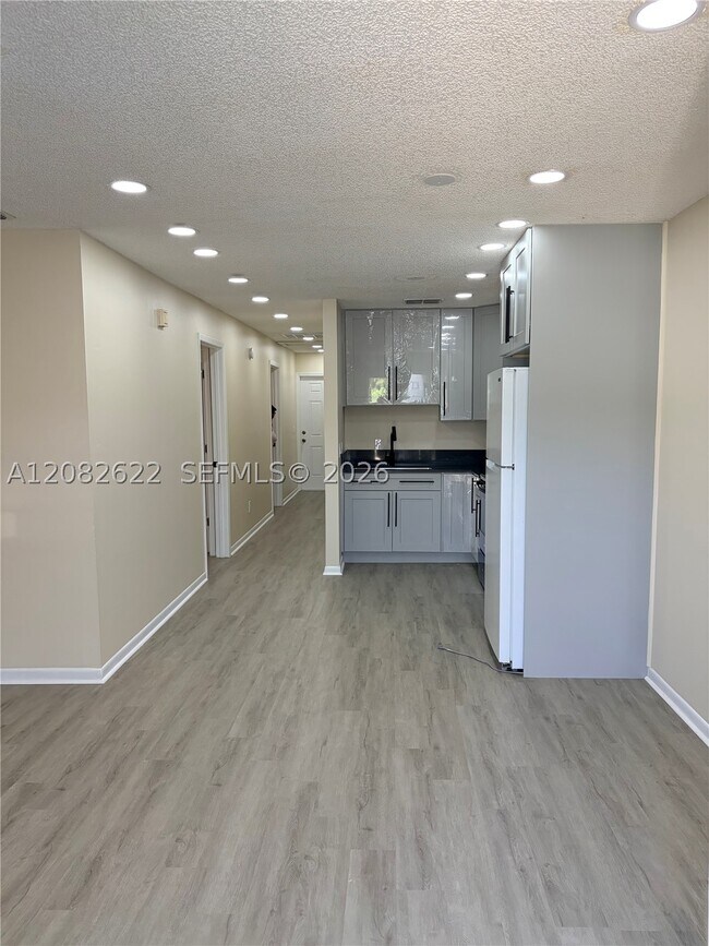 Foto del edificio - 7665 6th St