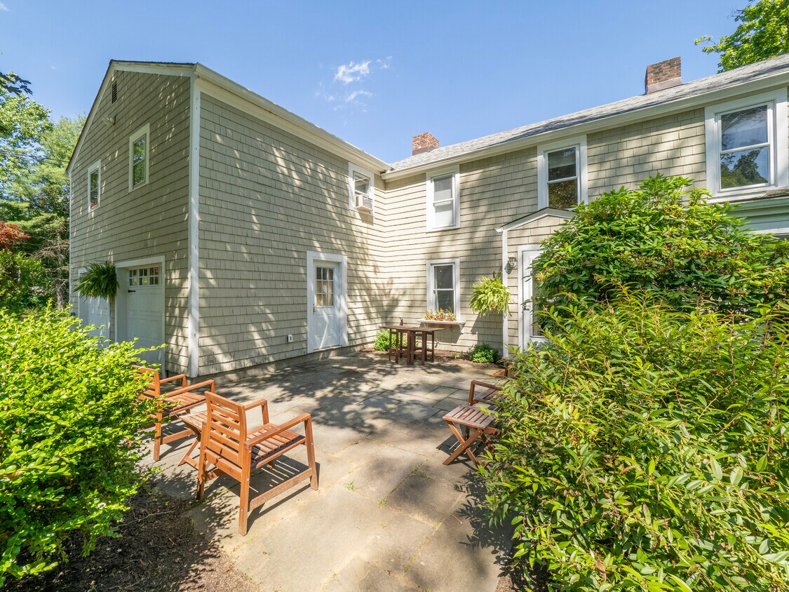 Foto principal - 742 Redding Rd