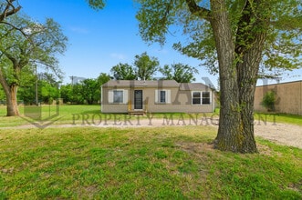 Building Photo - 6021 W Newell St