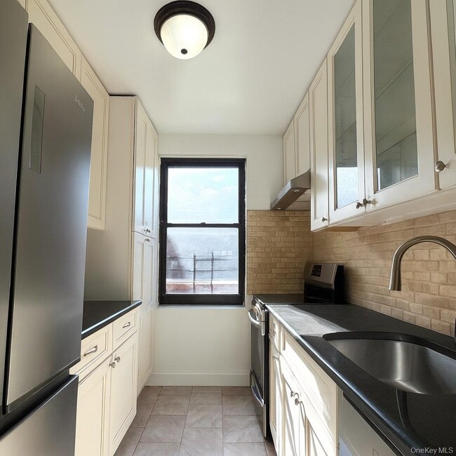 Building Photo - 52-30-52-39 39th Ave