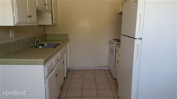 Building Photo - 2681 Calariva Dr