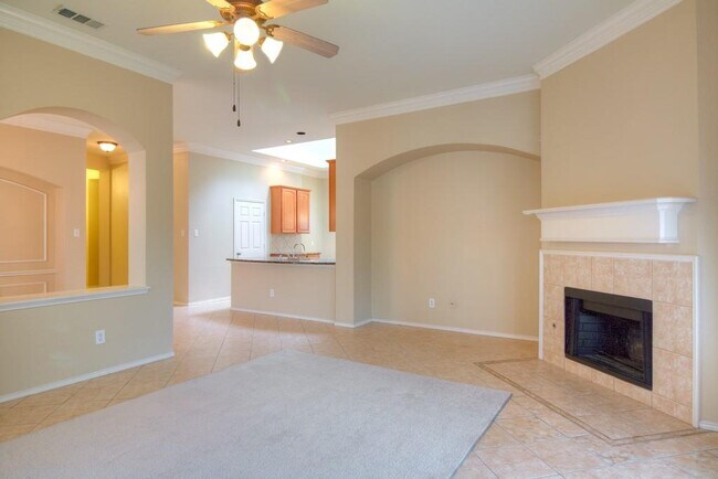 Foto del edificio - 9113 Regal Oaks Dr